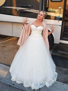 Elegant Ivory Lace/Zipper Multi Layered Wedding Dress